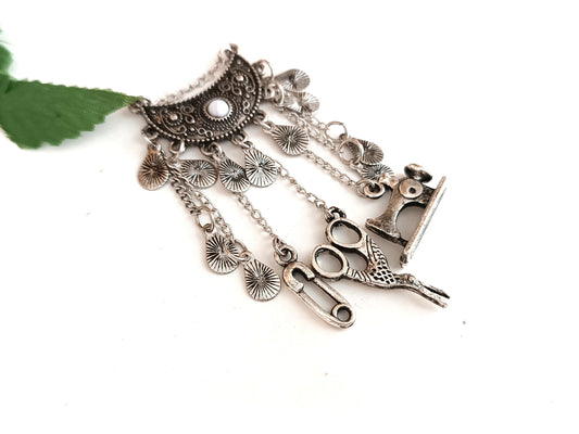 Broche de costurera chatelaine
