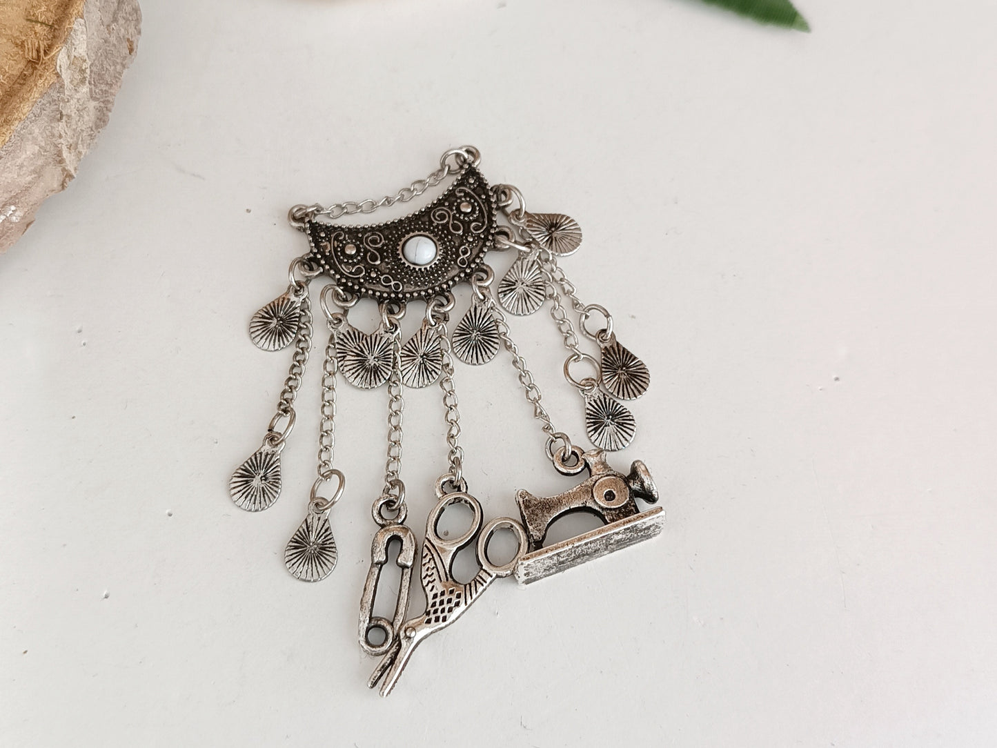 Broche de costurera chatelaine