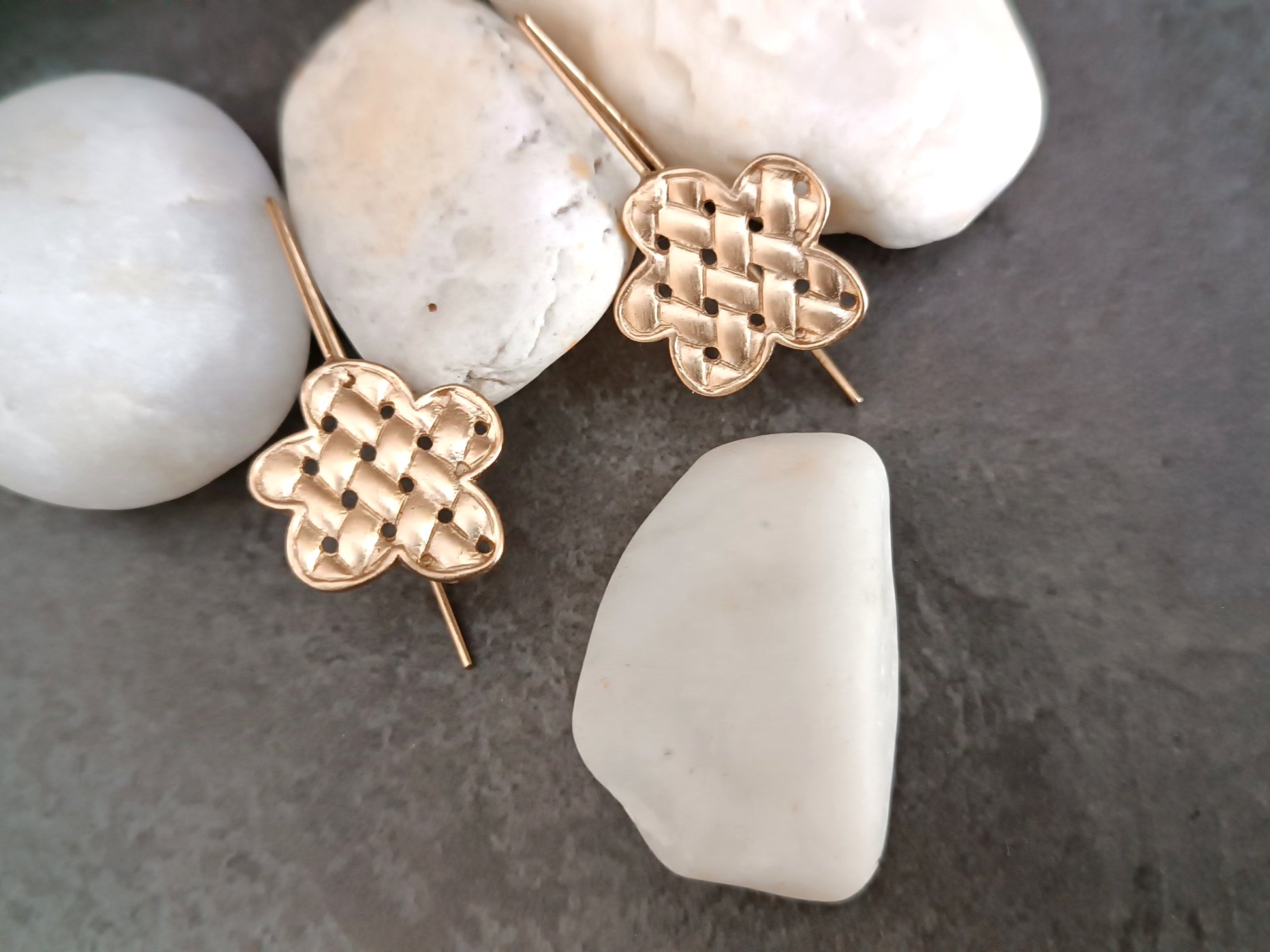 pendientes dorados trenzados