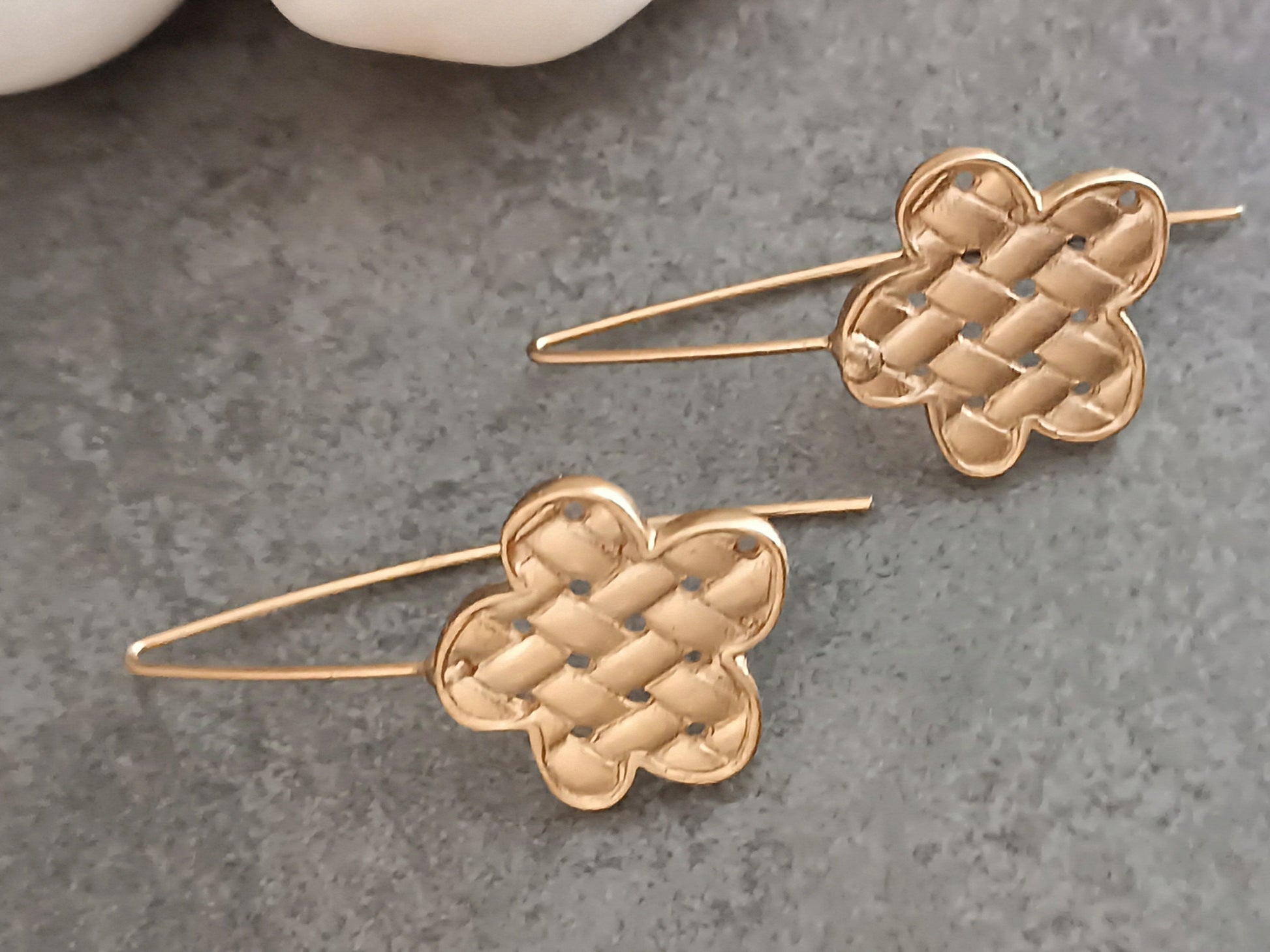 pendientes dorados trenzados