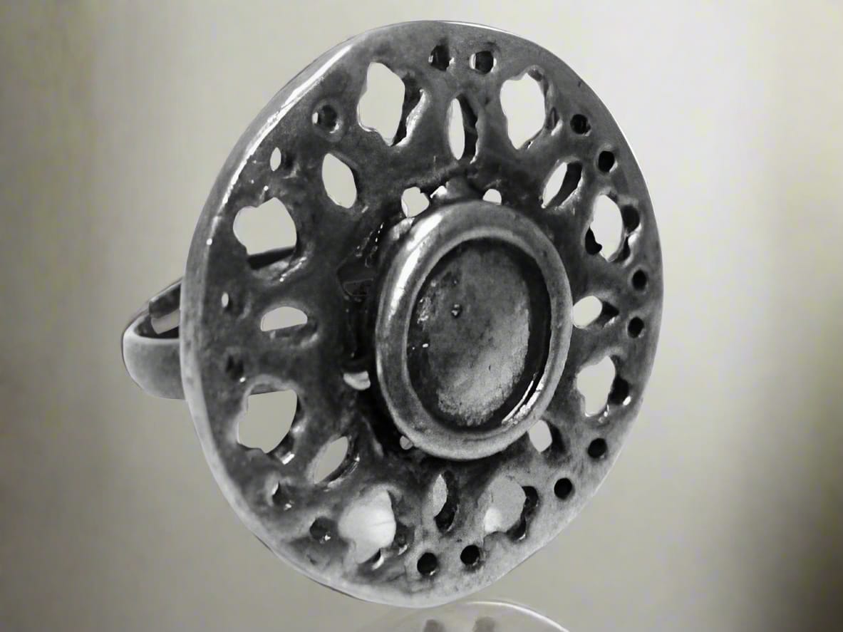 anillo plateado de mujer estilo etnico