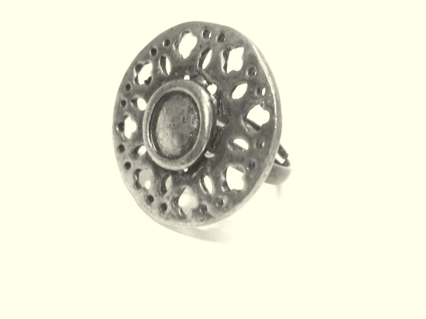 anillo plateado etnico