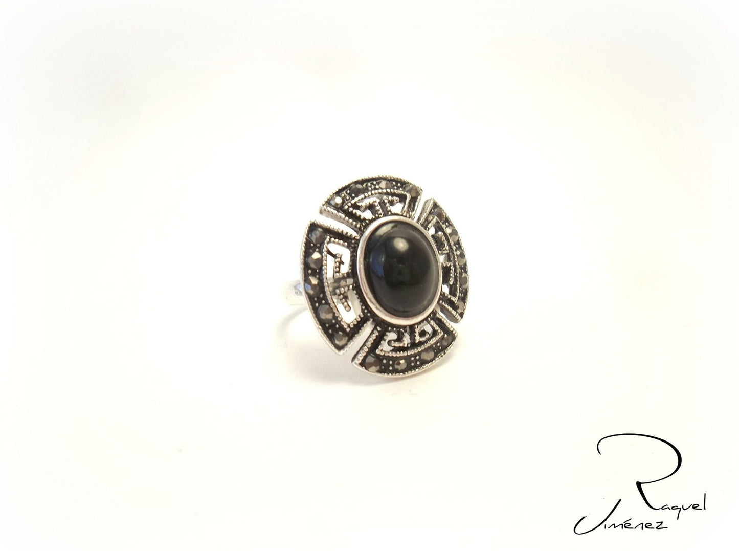 Anillo estilo Art Decó plateado y negro