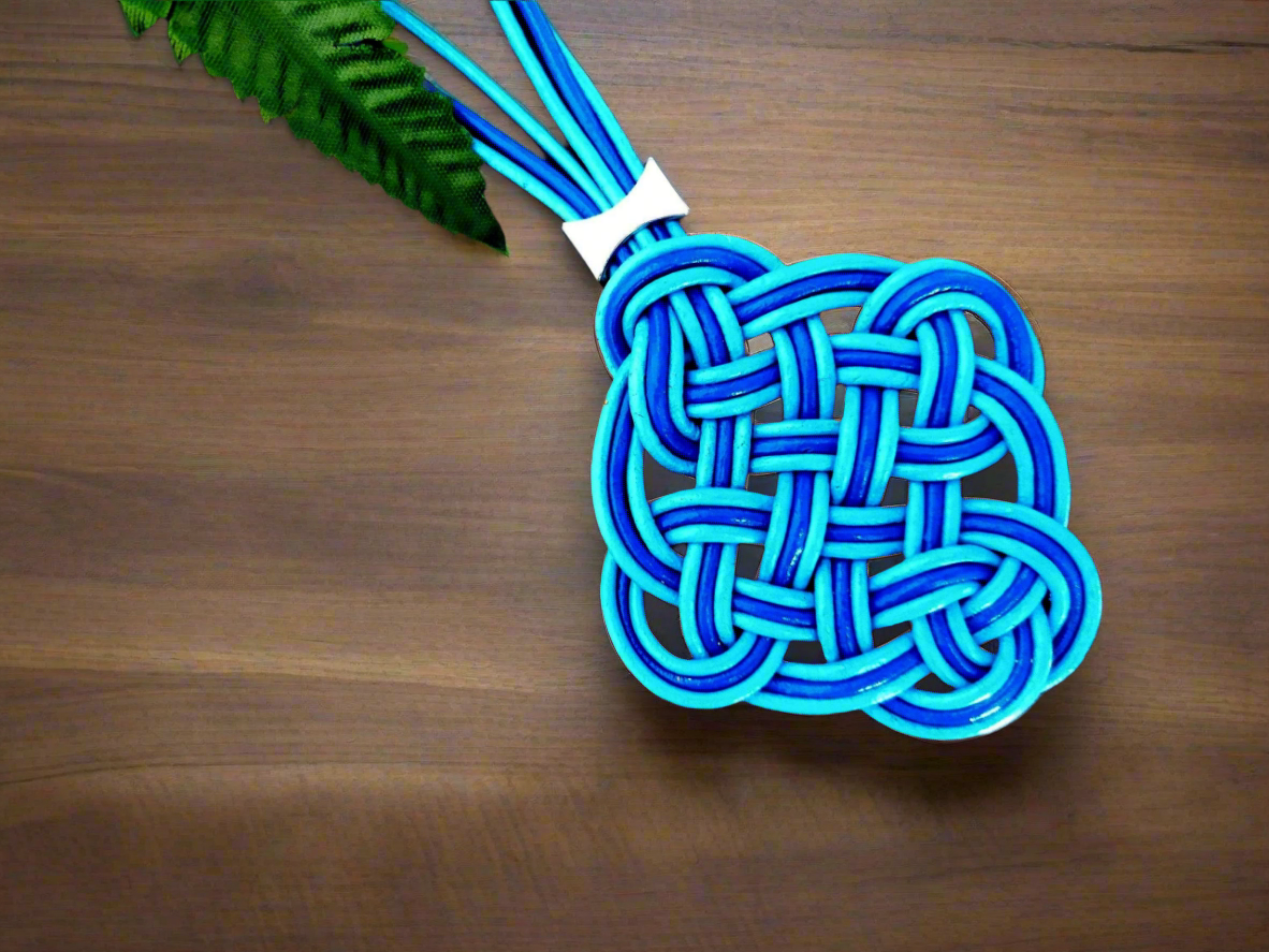Collar con colgante marinero azul