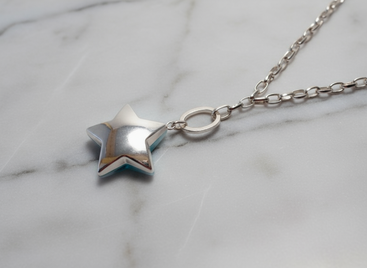 étoile bleue et argentée