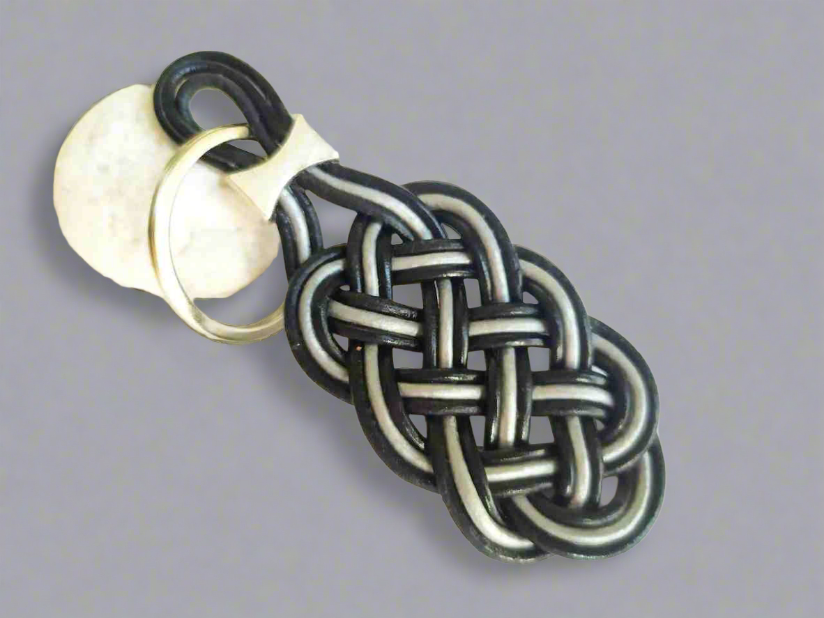 llavero cuero nudo prosperidad