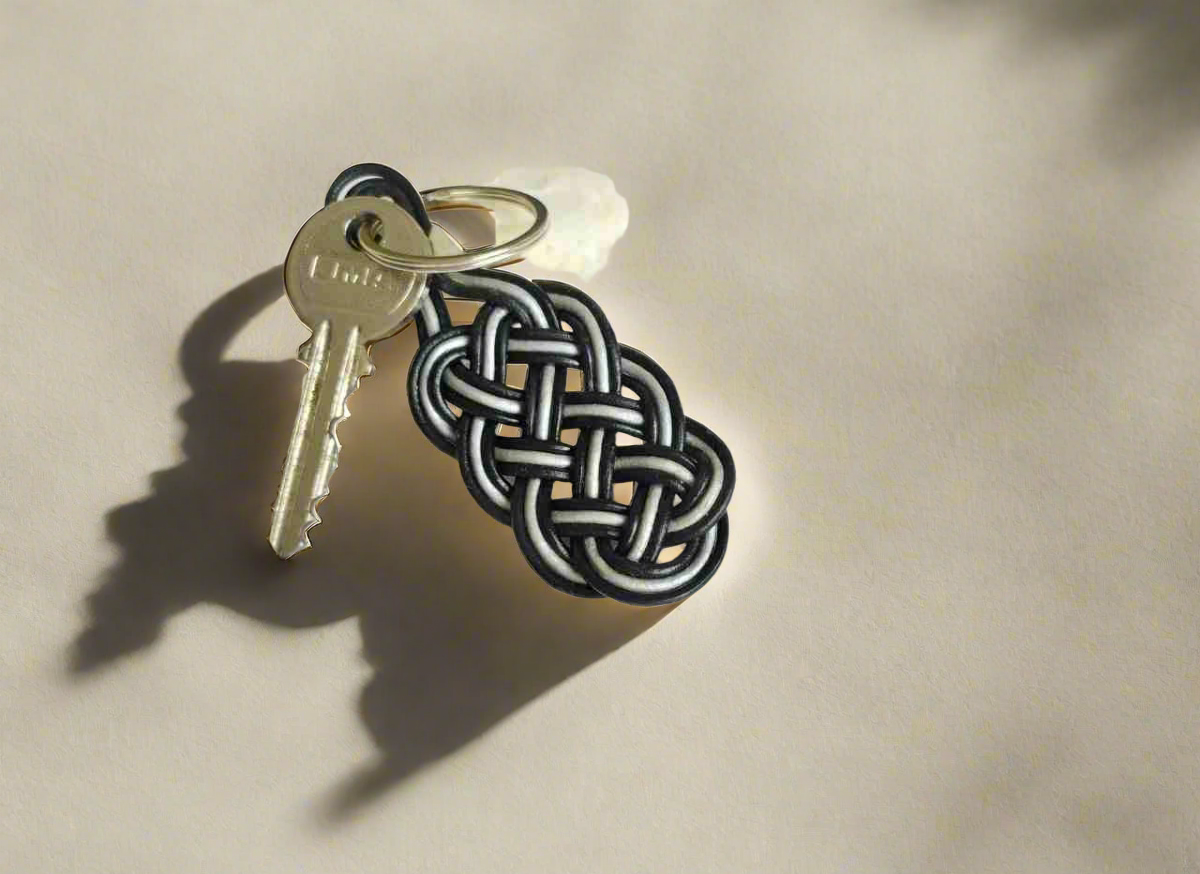 llavero cuero nudo prosperidad