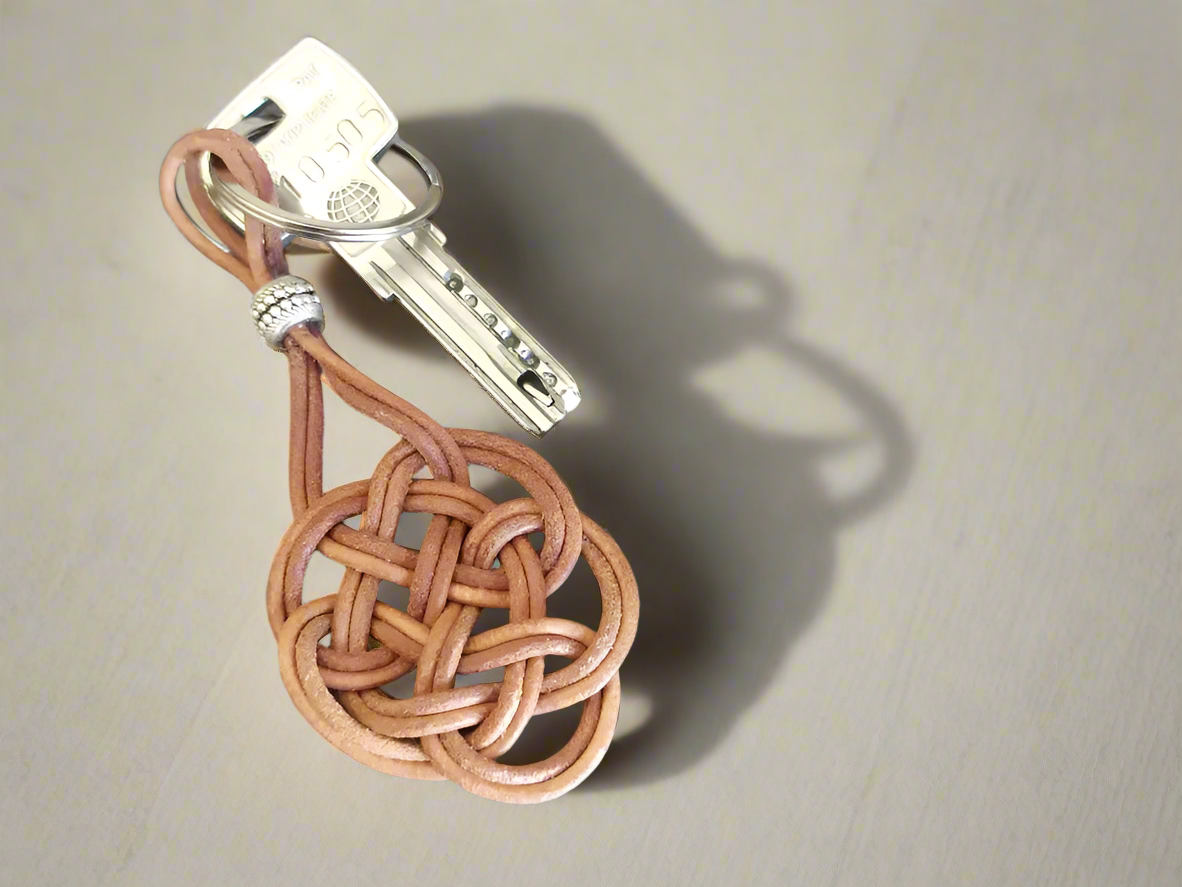 llavero cuero nudo prosperidad