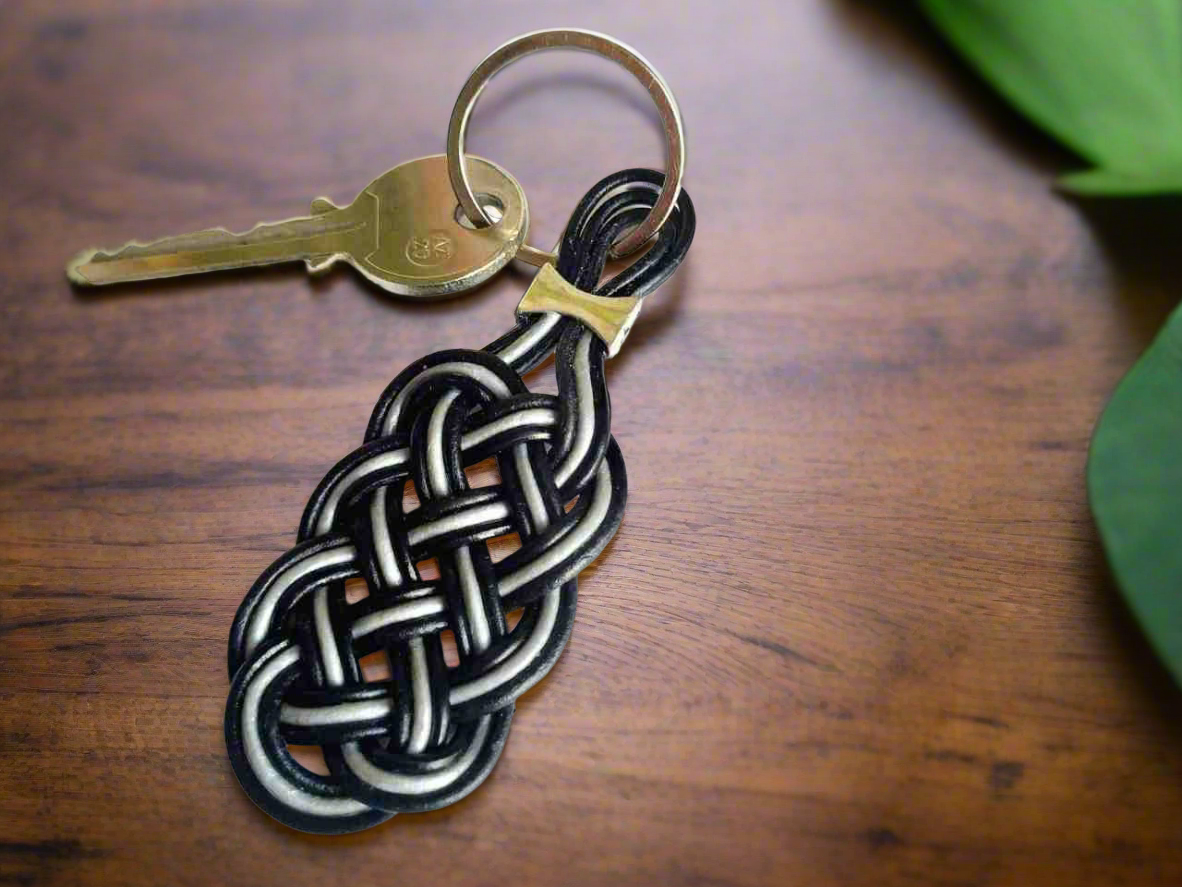 llavero cuero nudo prosperidad