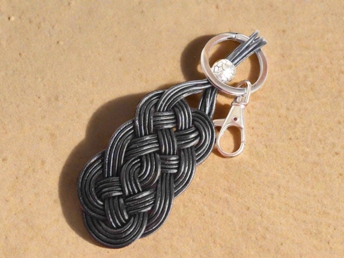 llavero de cuero trenzado