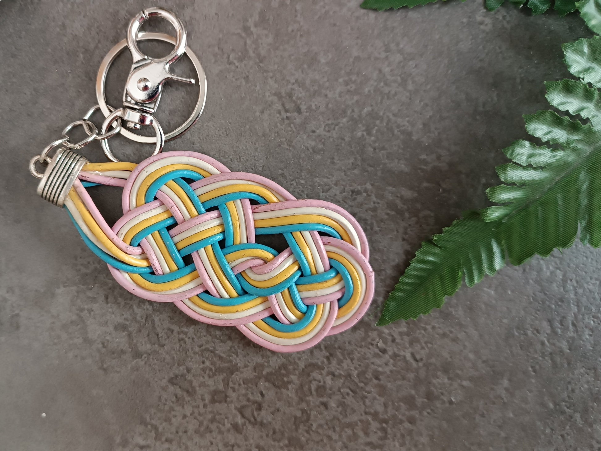 llavero trenzado de cuero