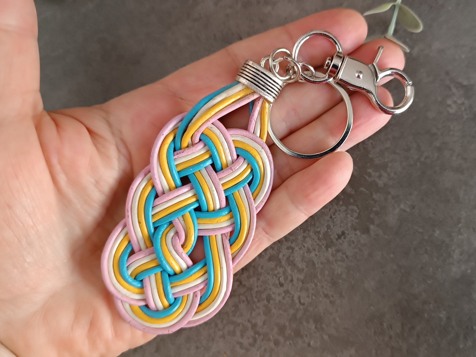 llavero trenzado charm bolso de cuero