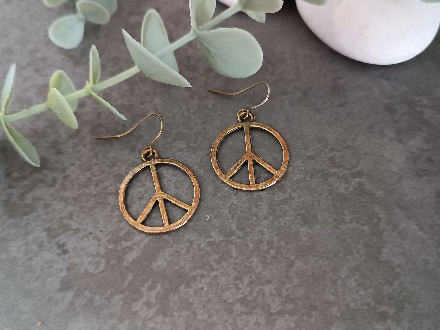 Pendientes con simbolo de la paz bronce envejecido