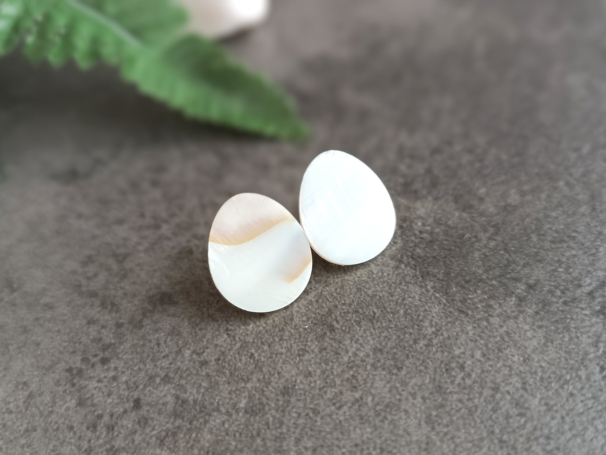 pendientes botón de nácar