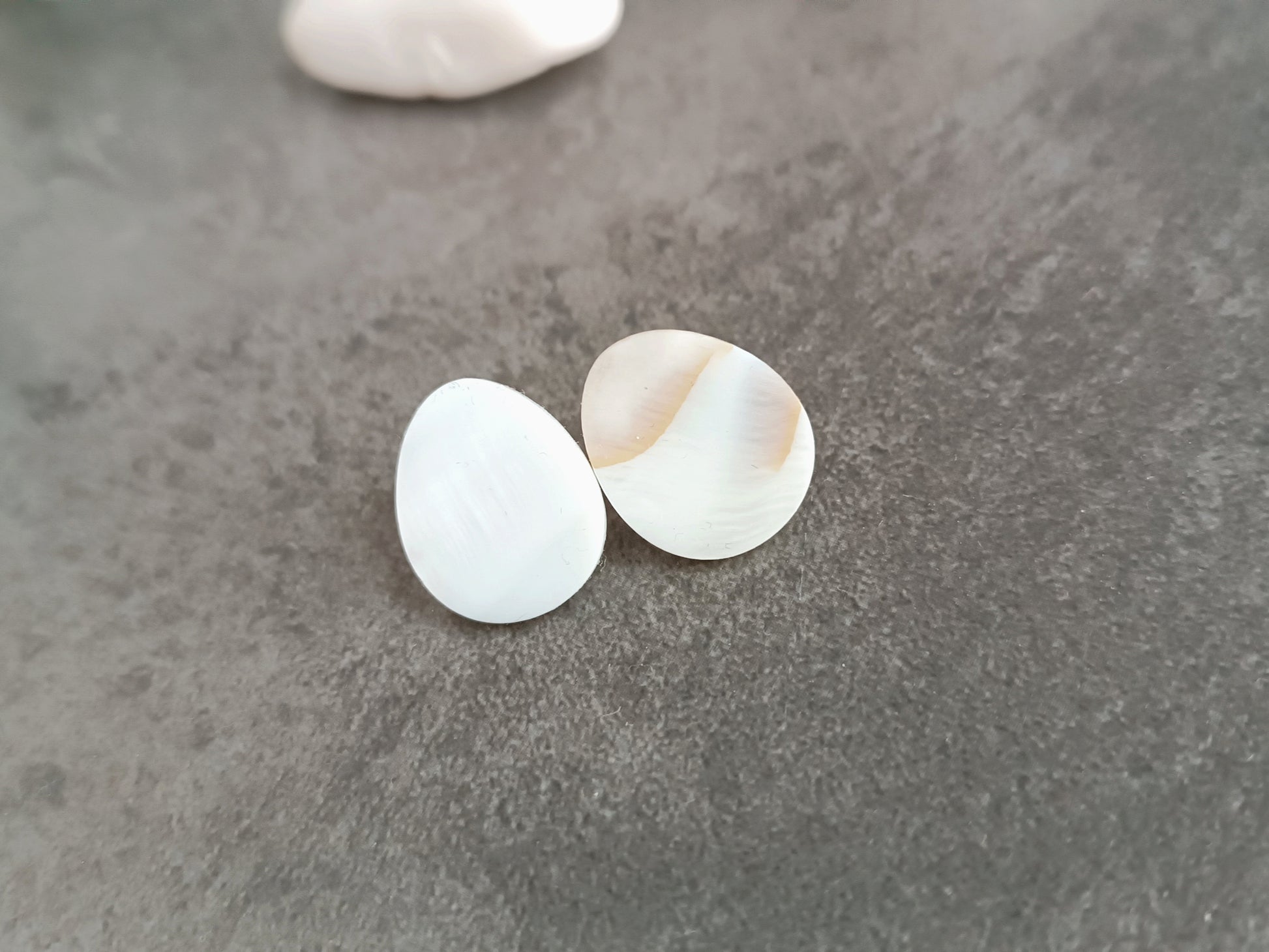 pendientes botón de nácar