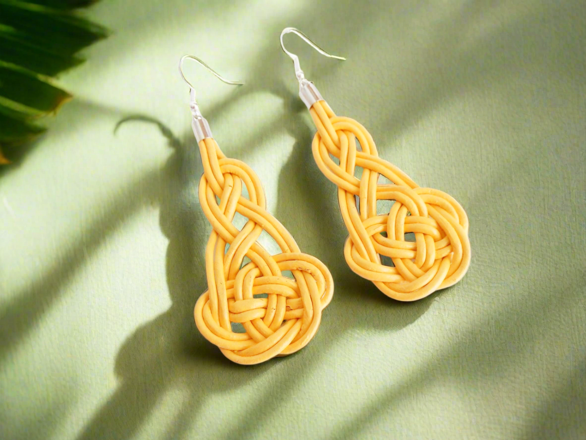 pendientes nudos amarillos