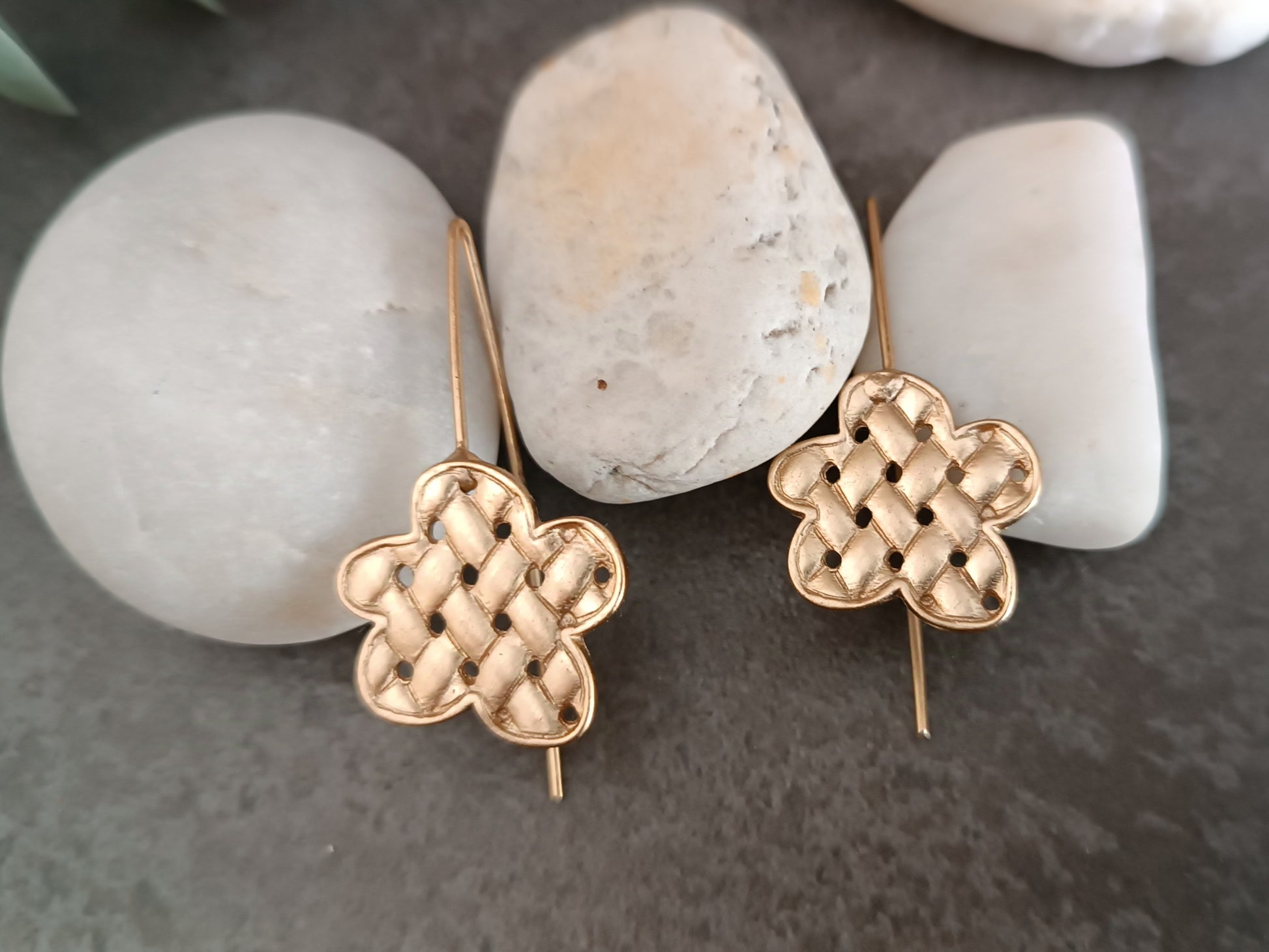 pendientes dorados trenzados