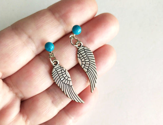 pendientes con alas y botón turquesa