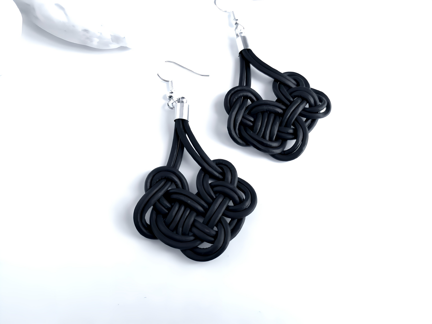 Pendientes cuero y acero con nudo marinero azul