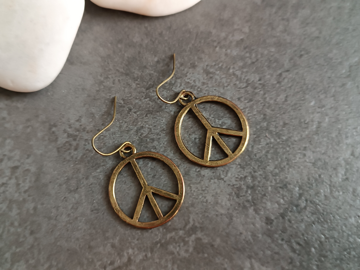 Pendientes con simbolo de la paz bronce envejecido