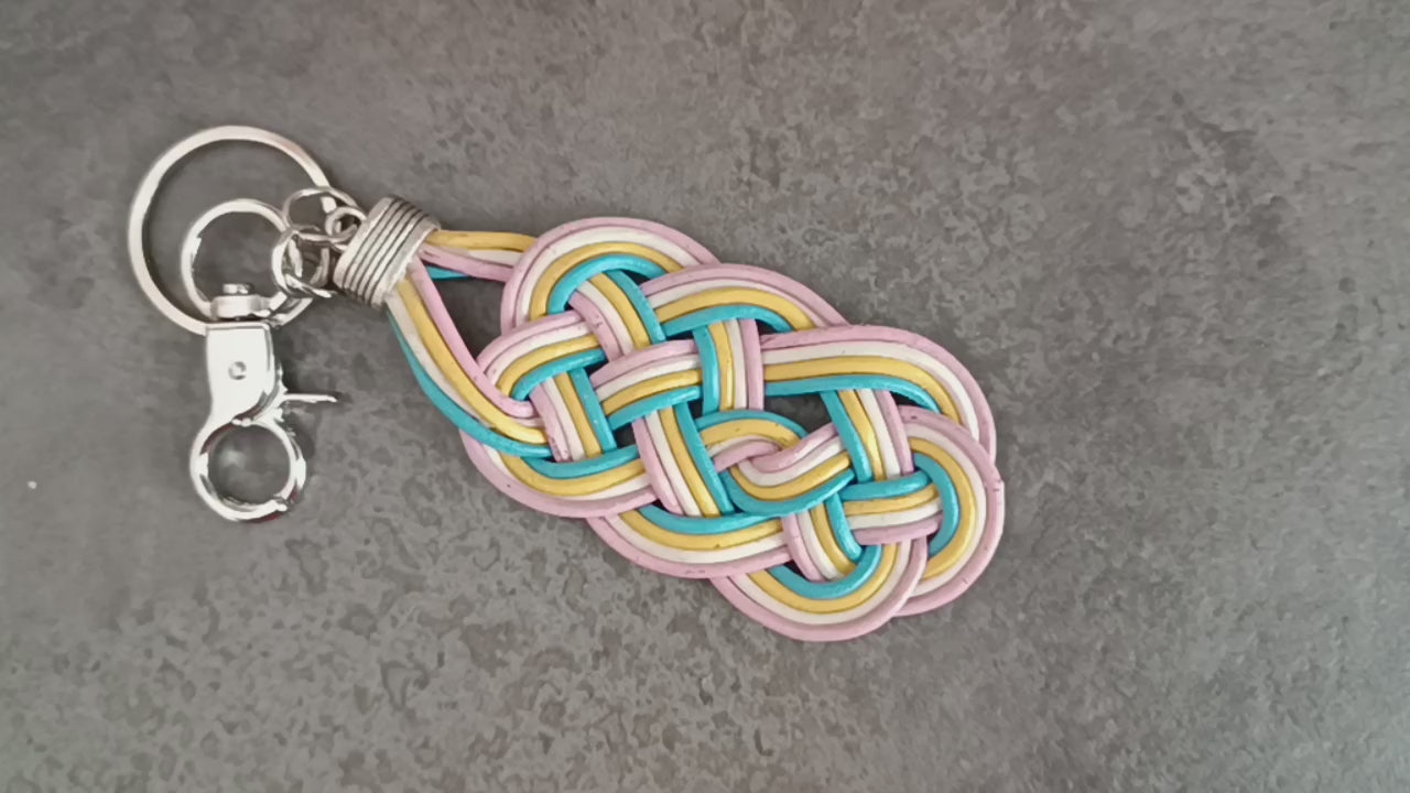 llavero trenzado para bolso