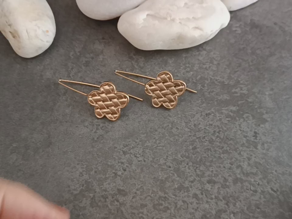 pendientes dorados trenzados