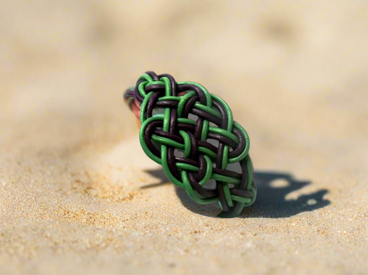 pulsera de cuero verde y negro