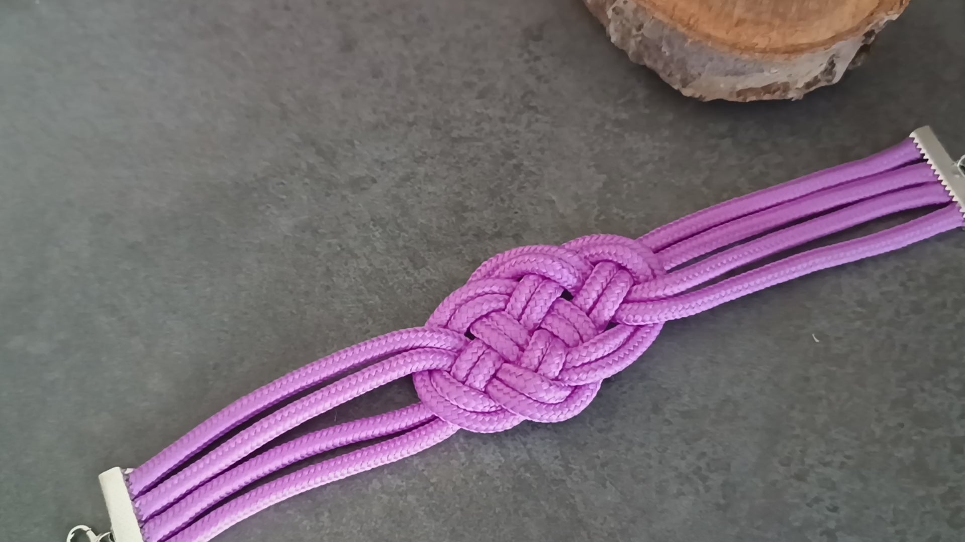 pulsera macramé modada  dia de la mujer