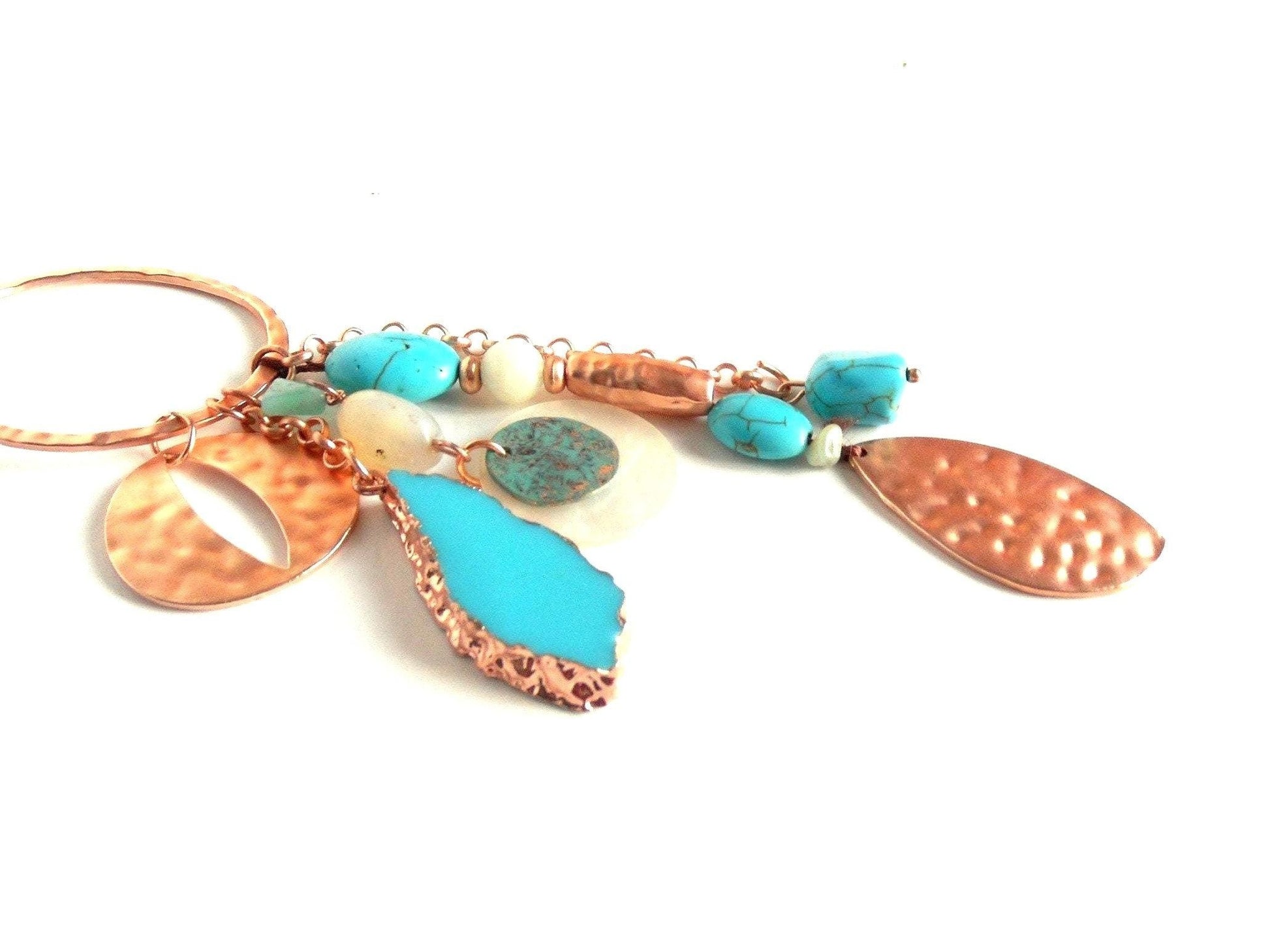 Collar con adornos turquesa y nácar natural