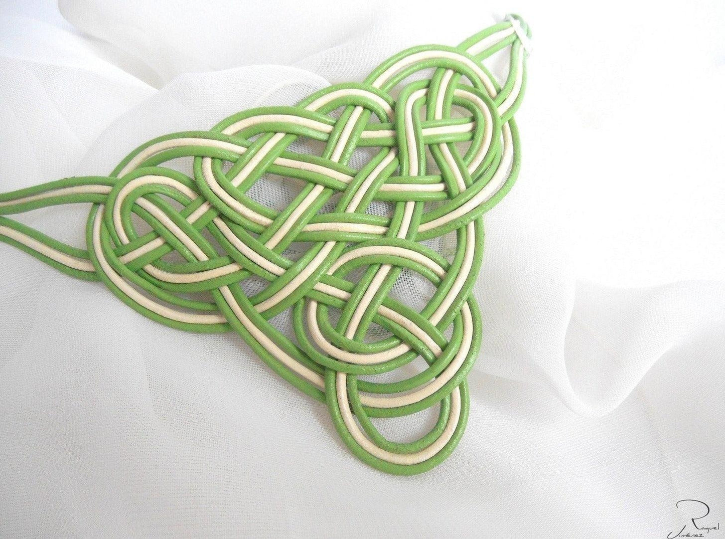 Collar cuero símbolo celtas