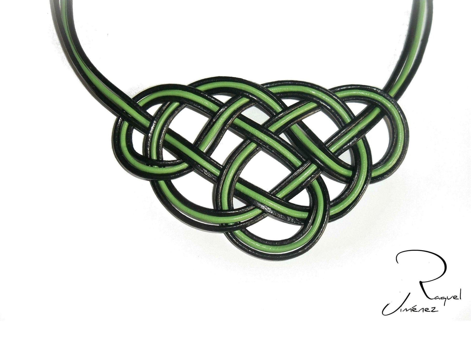 Collar de nudos en cuero de tres colores celtas