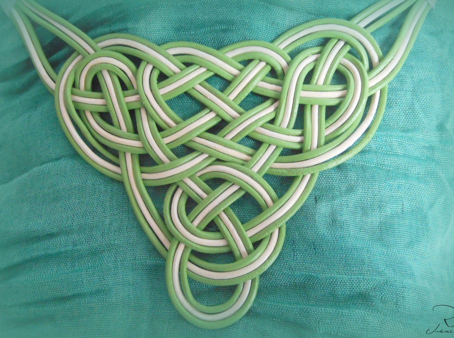 Collar nudo celta de cuero