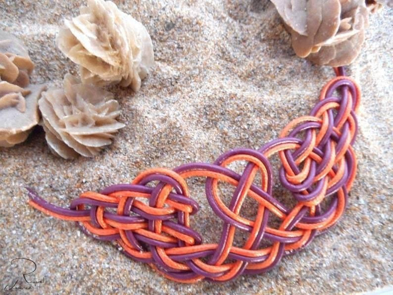 Collar con nudos de cuero