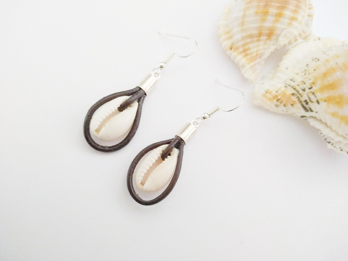 Pendientes con conchas marinas