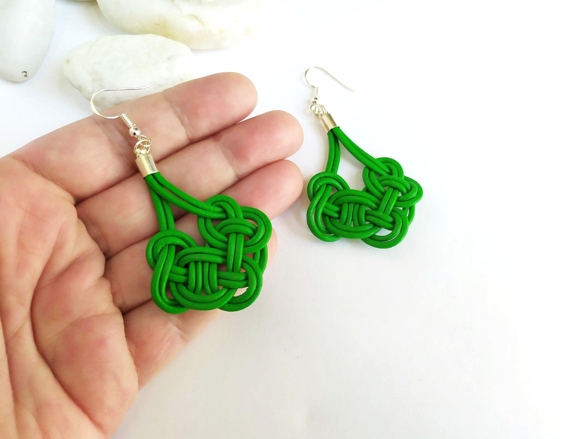 Pendientes cuero verde y nudo celta