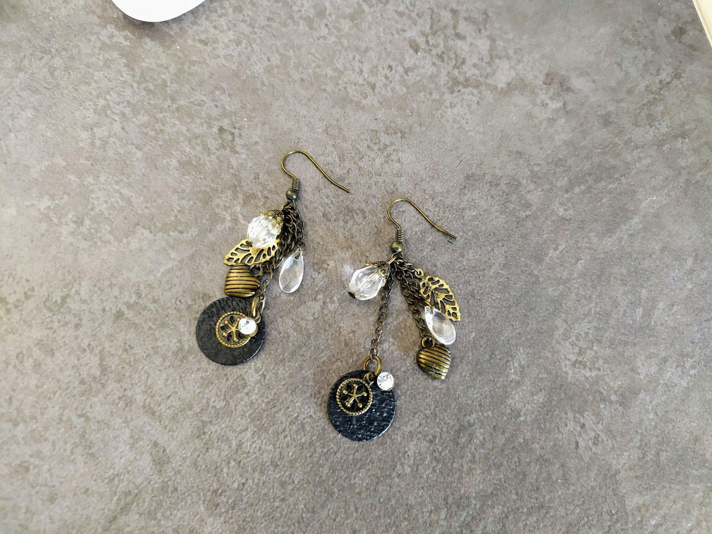Pendientes largos de cristal y bronce con corazón, pendientes estilo vintage, pendientes con corazón romántico, pendientes de estilo retro.