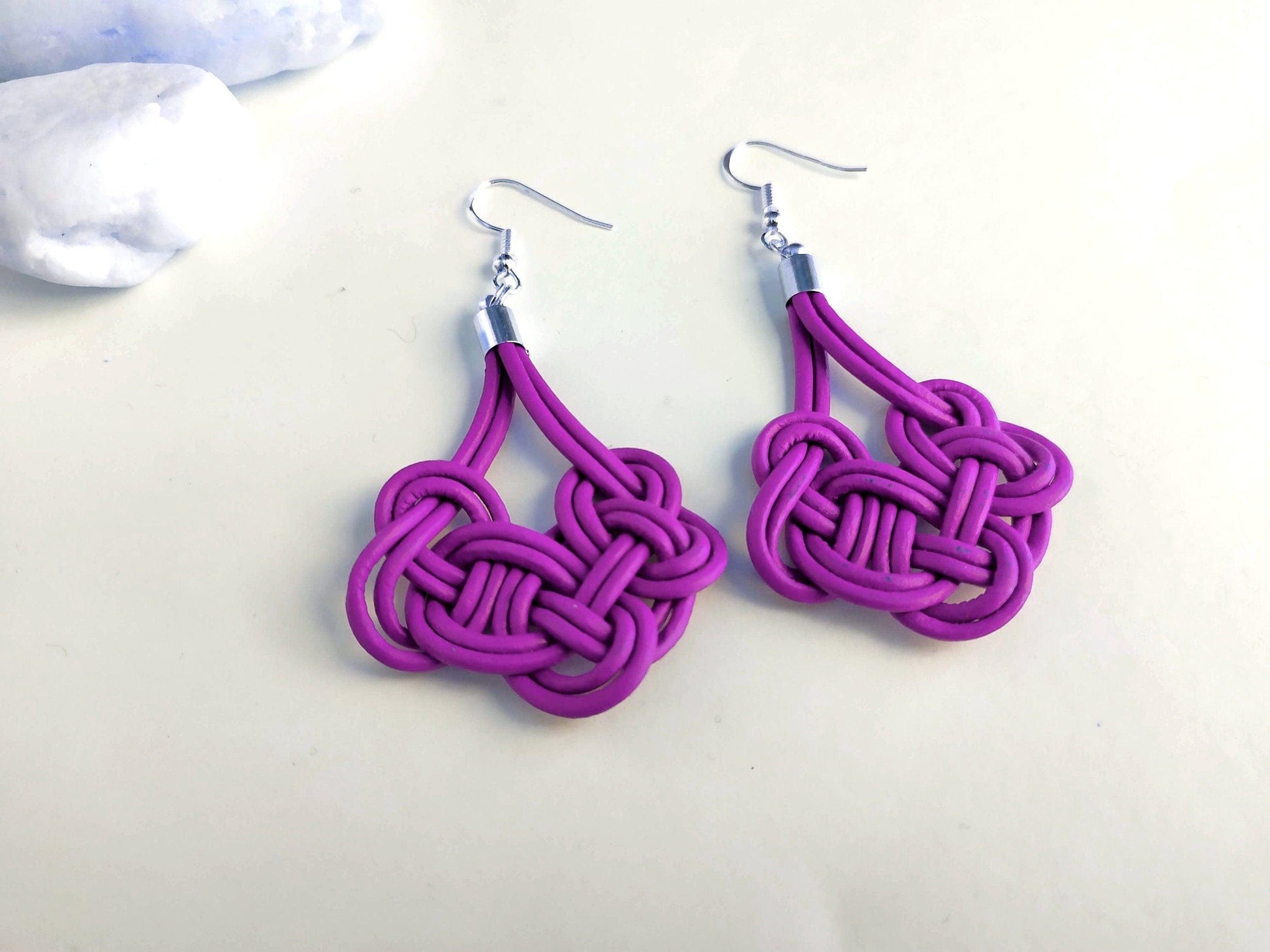 Pendientes nudos celas de cuero