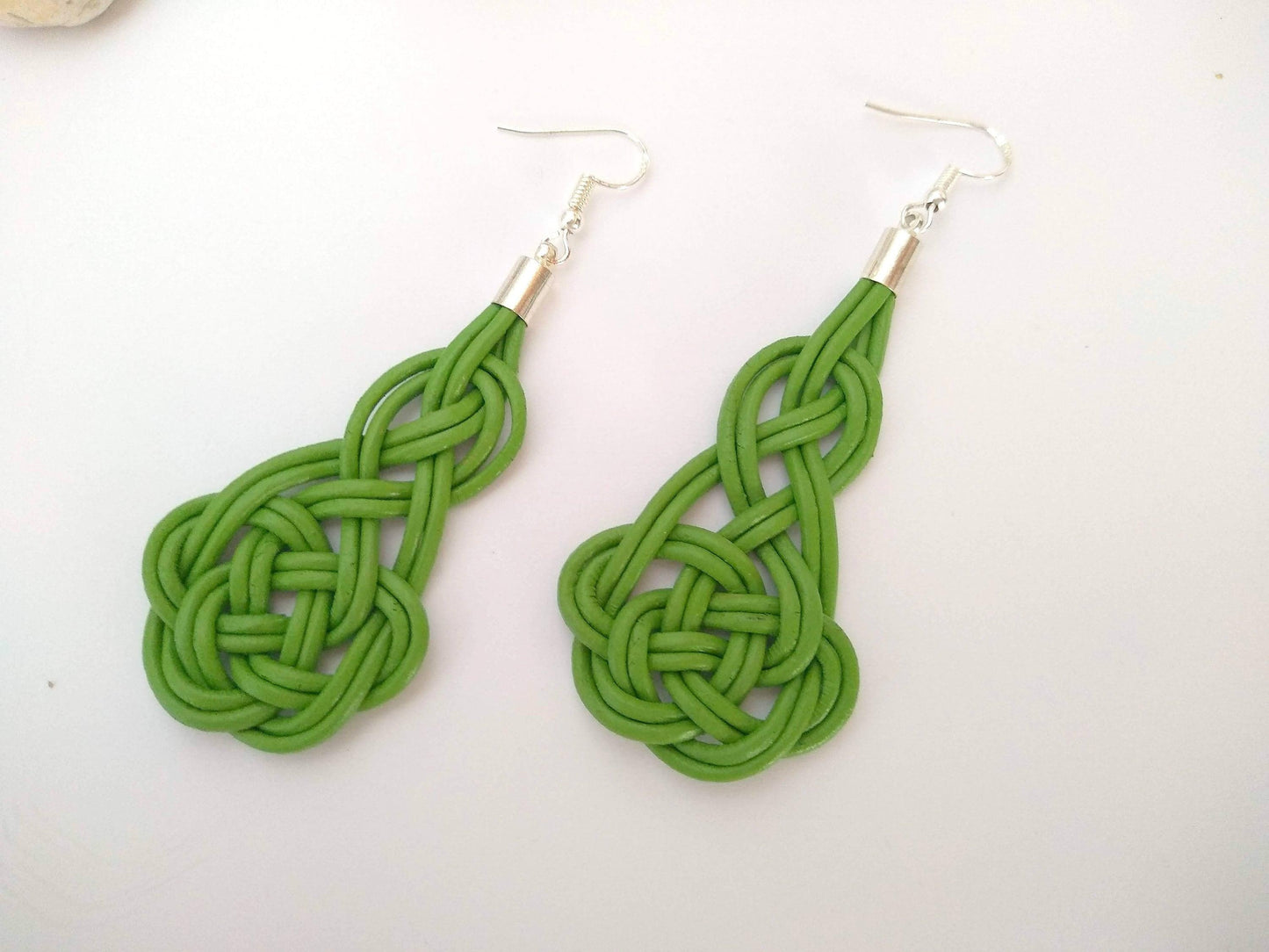 Pendientes nudos celtas irlandeses de macrame