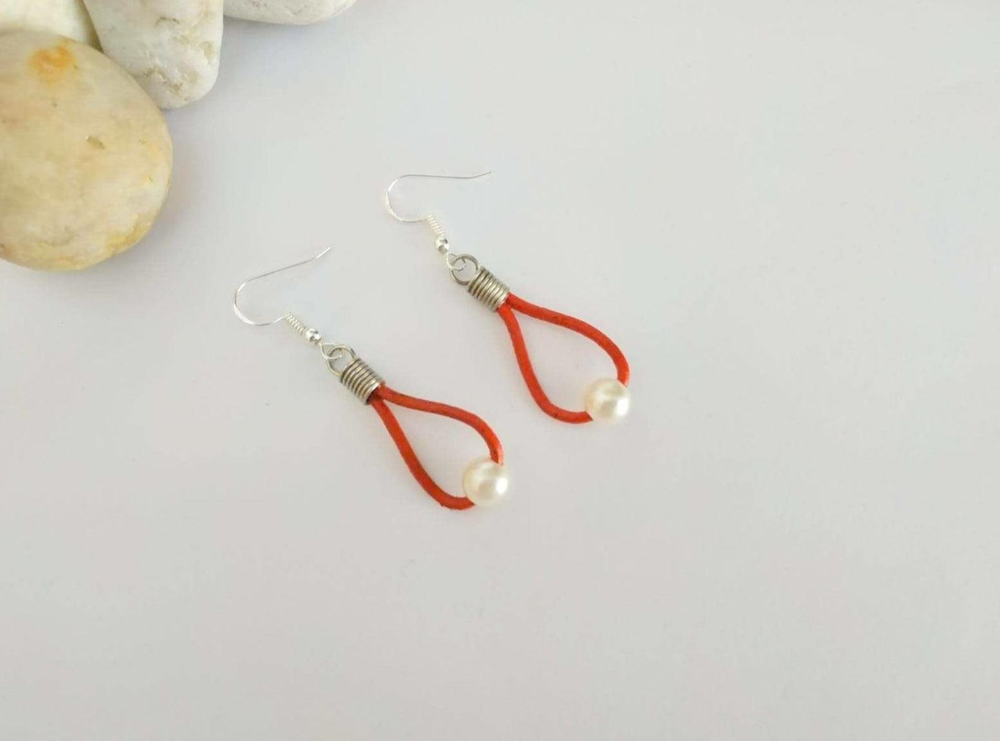 Pendientes para mujer con perlas y cuero