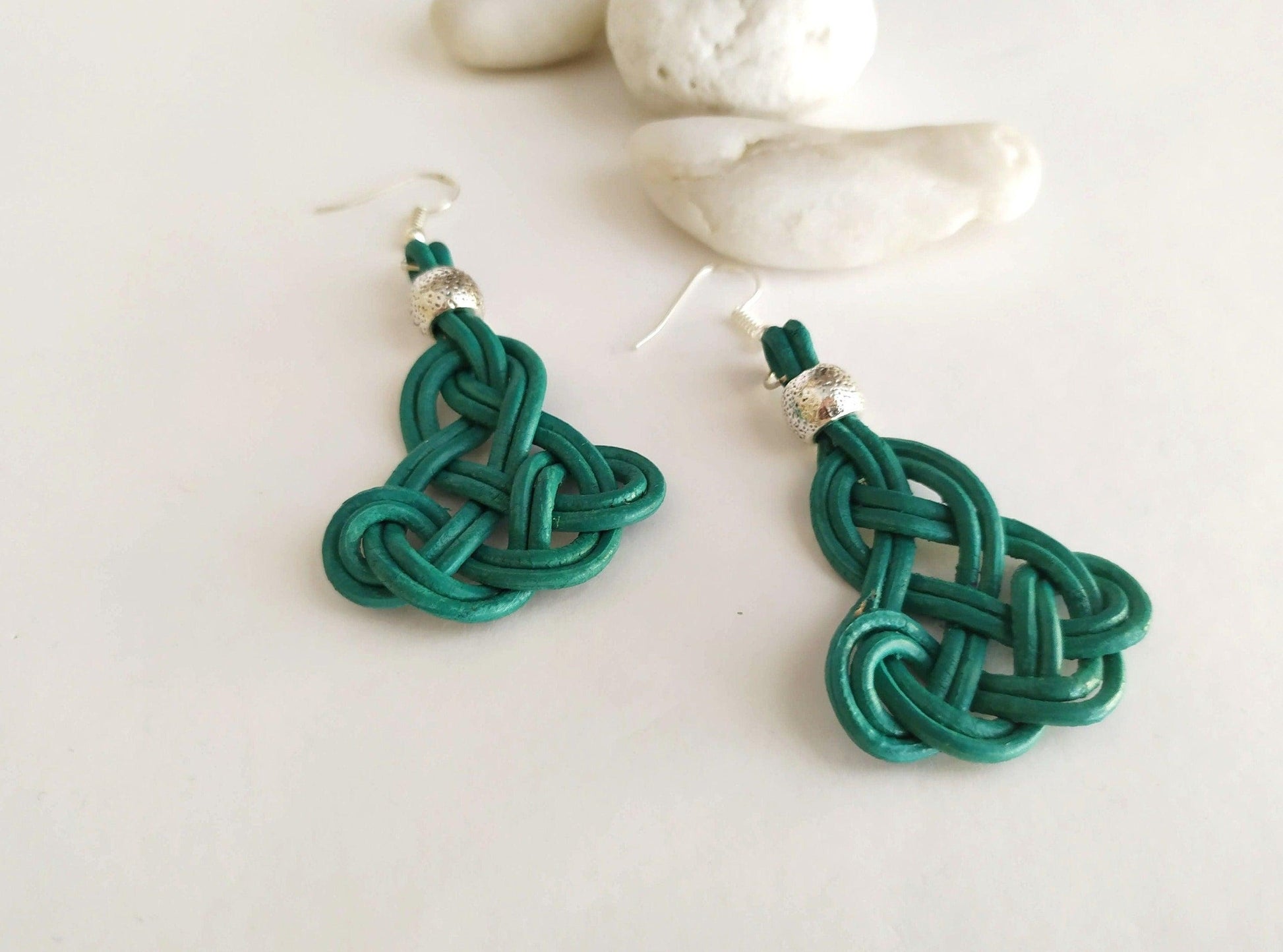 Pendientes trenzados en nudos celtas