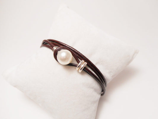 Pulsera doble de cuero y perla