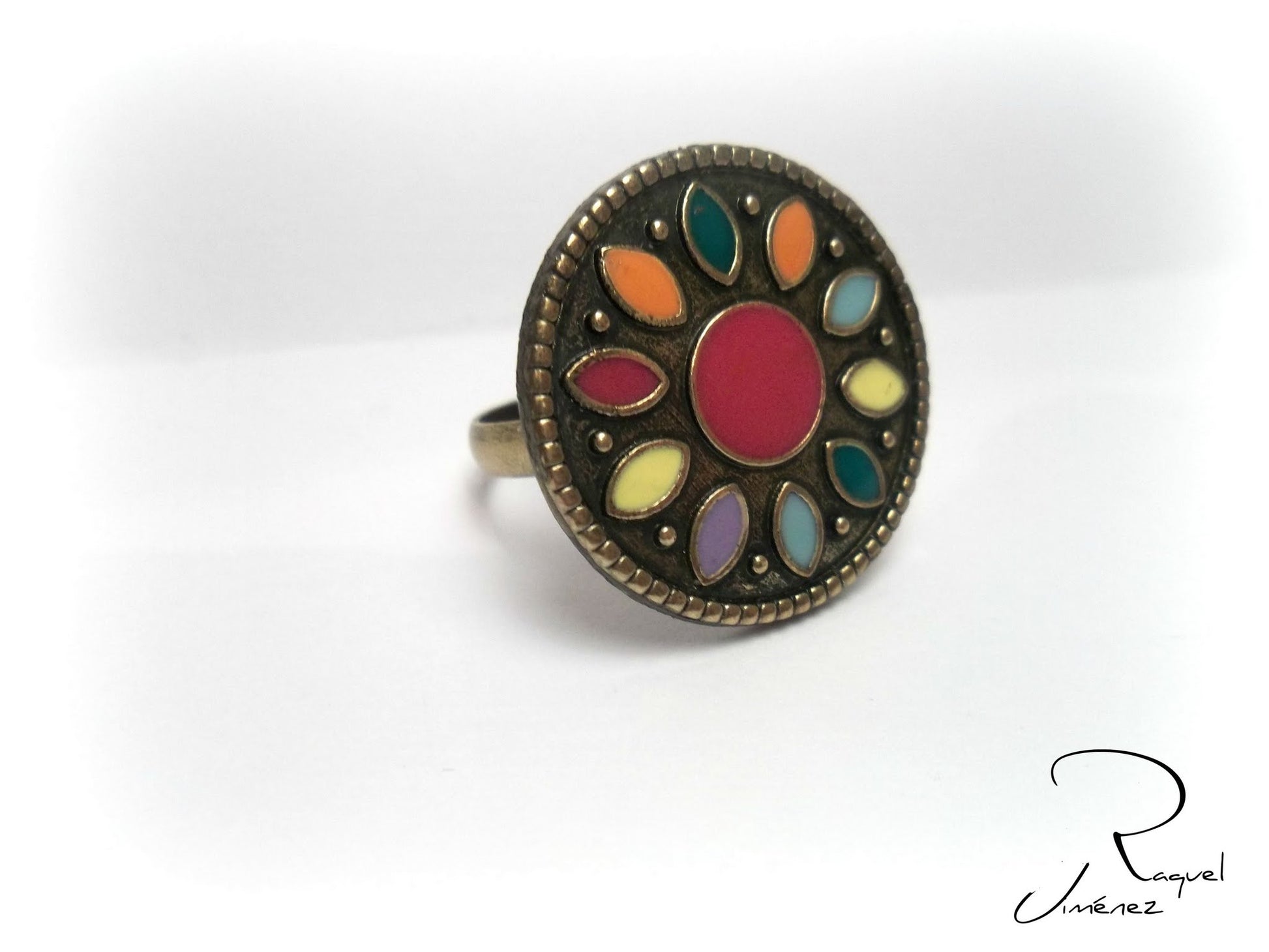 anillo ajustable color bronce con colores del arco iris. Anillo caleidoscopio