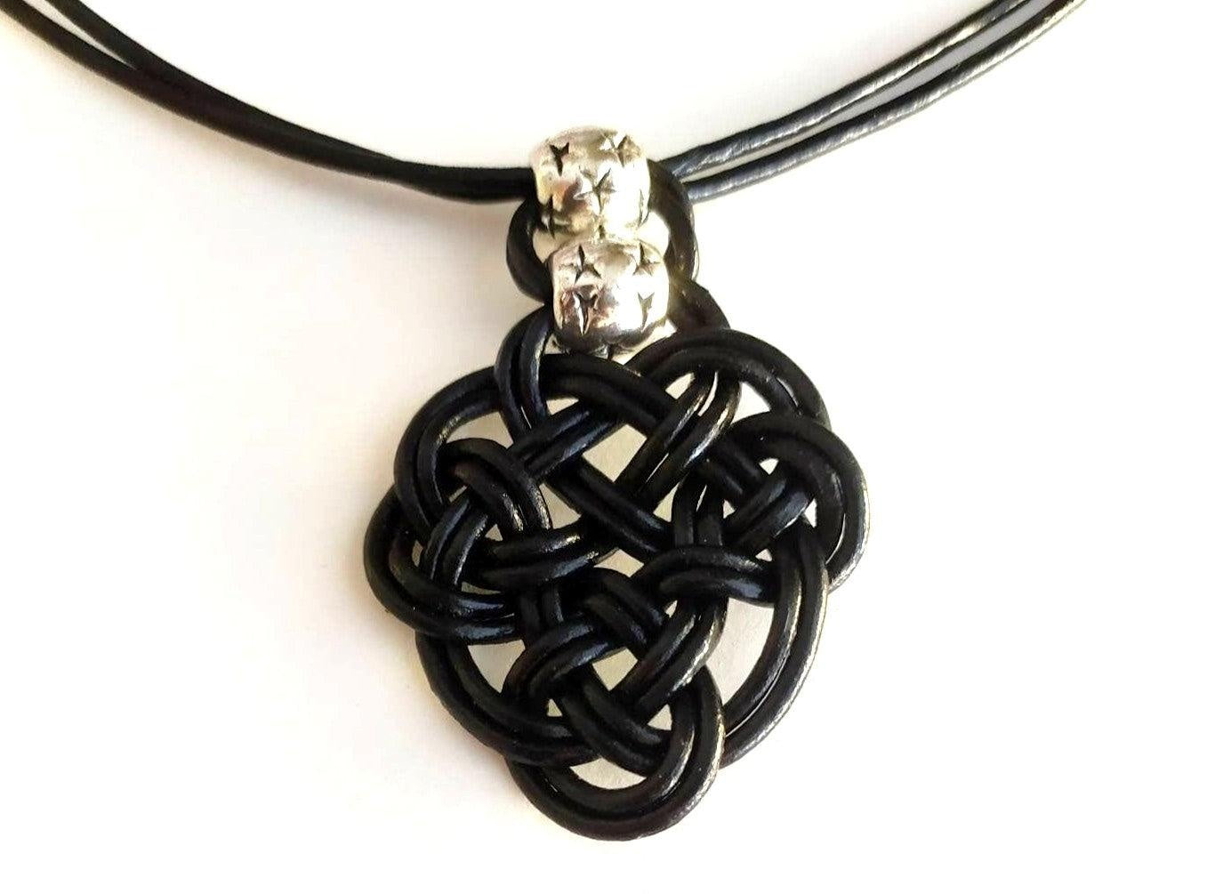 Collar con nudo celta para mujer