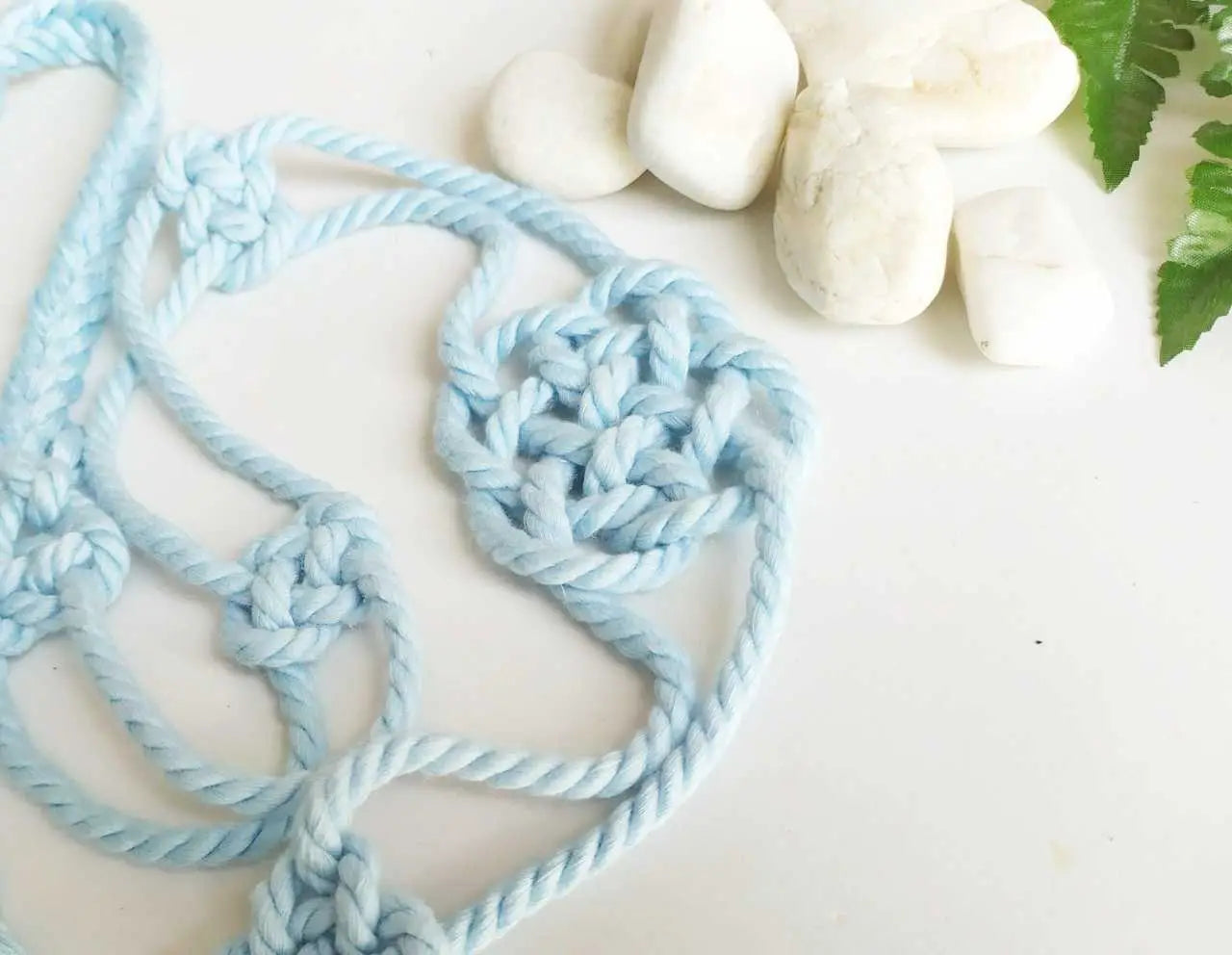handfasting cord. Cordón rito unión de manos para bodas . Raquel Jiménez Artesanía