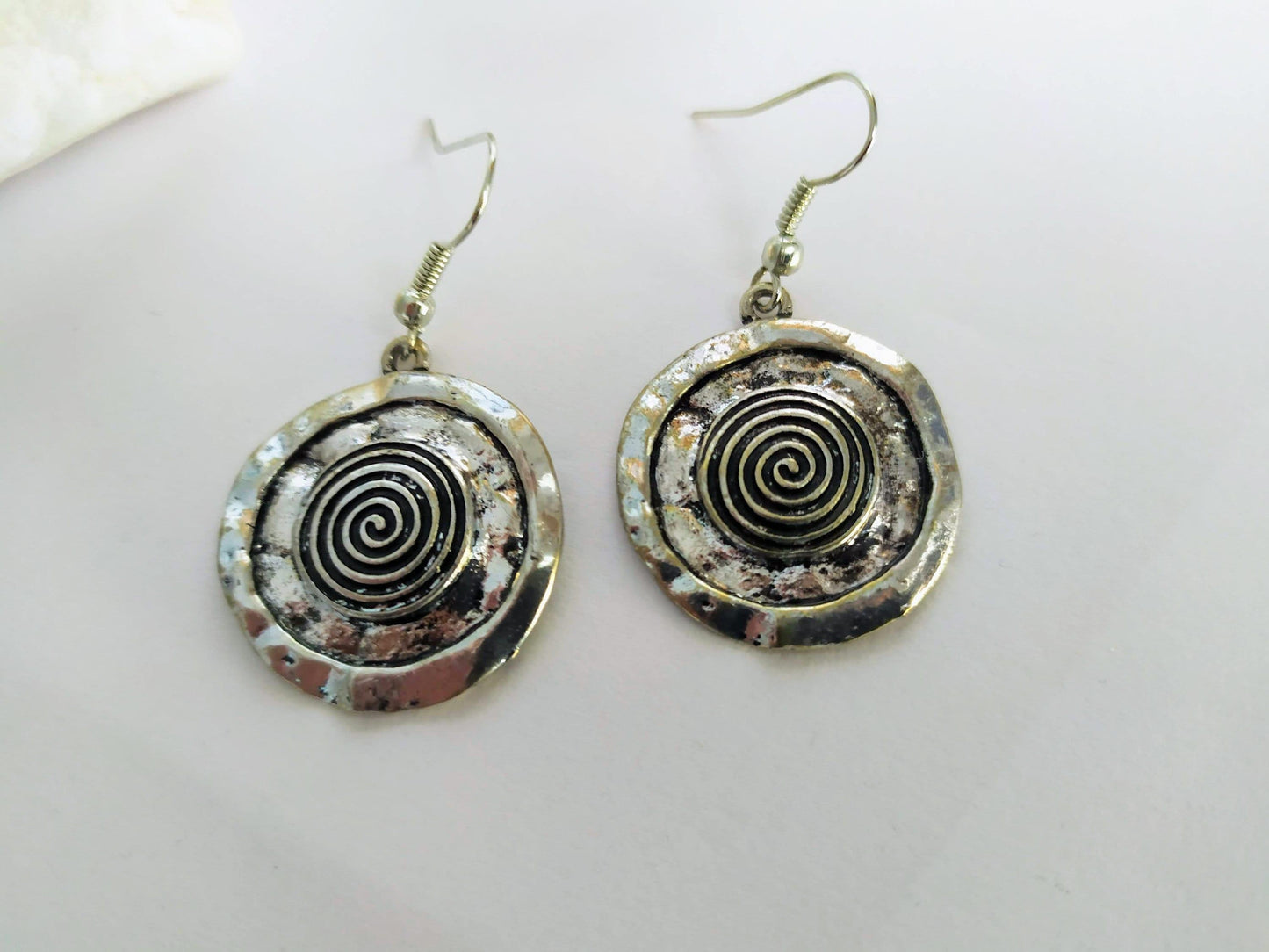 Pendientes largos con espiral celta