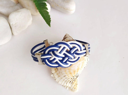 Pulsera con nudo marinero en cuero azul y blanco