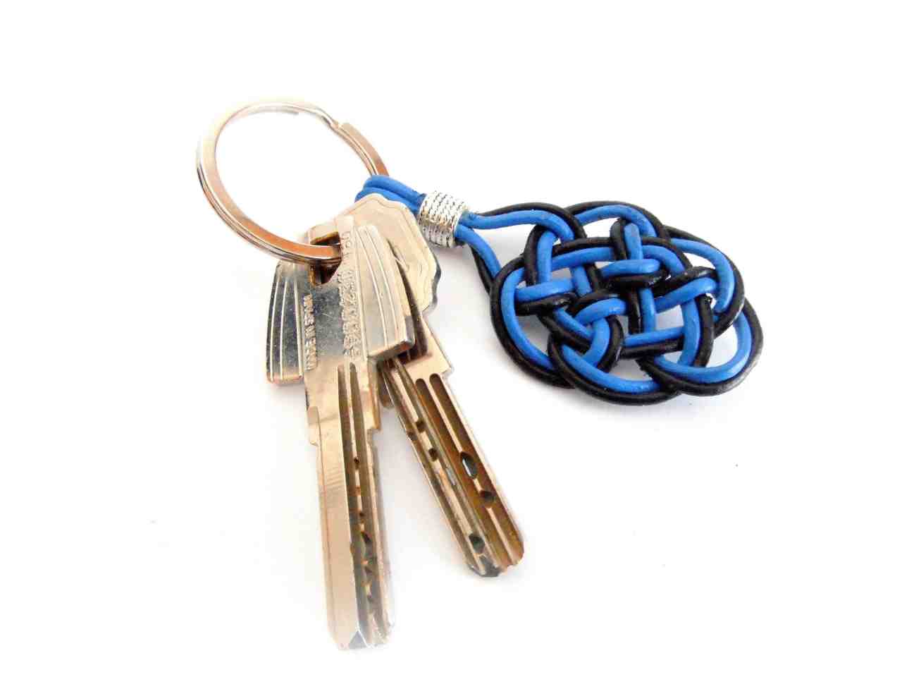 llavero celta con el nudo del amor .Raquel Jiménez Artesania