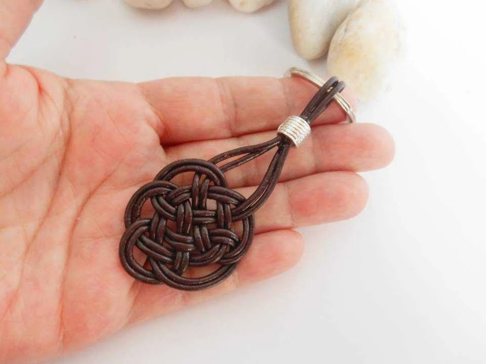 llavero nudo celta del amor eterno. Raquel Jimenez Artesanía