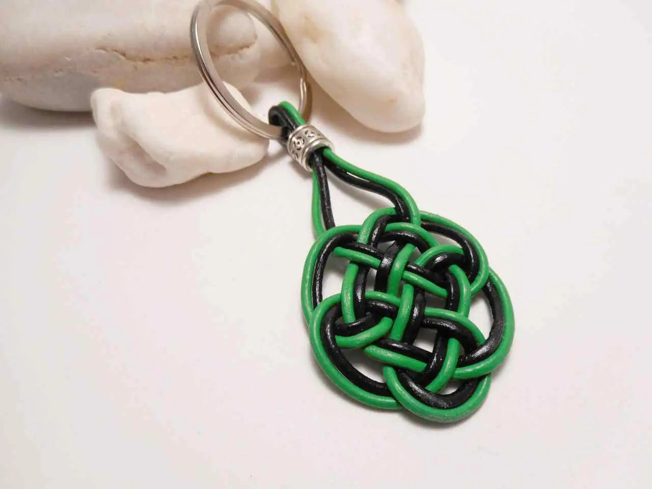llavero nudo celta del amor eterno. Raquel Jimenez Artesanía