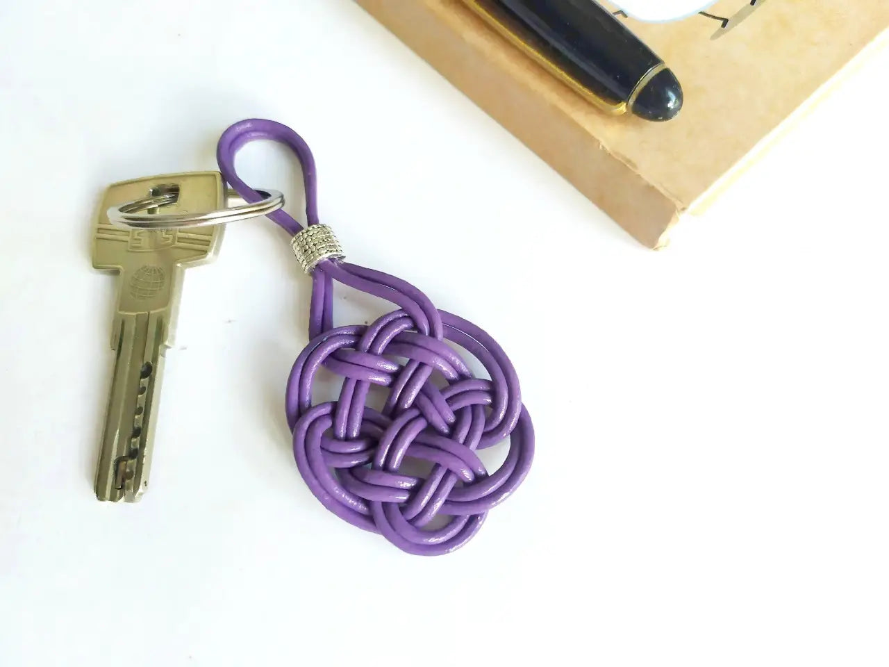 llavero nudo celta del amor eterno. Raquel Jimenez Artesanía